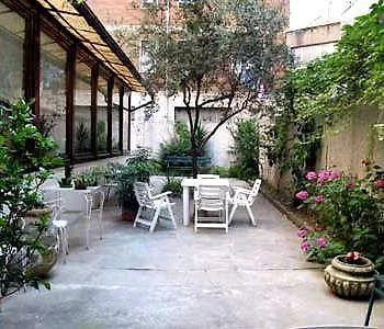 Mignon Chiavari